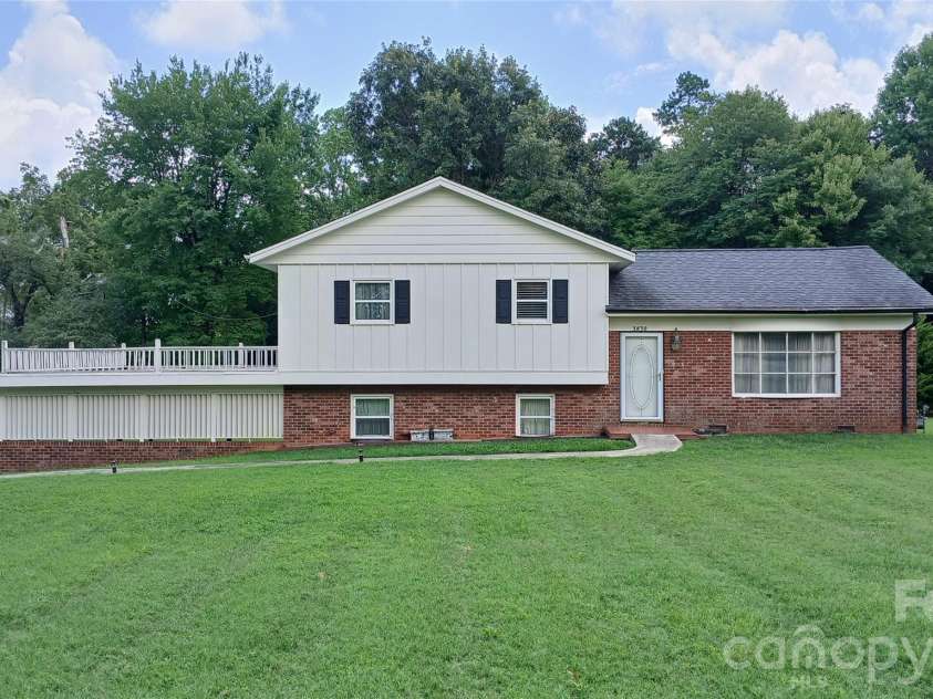 3830 Dowell Street, Hickory, NC 28602.  MLS# CAR4413206, YatesRealty ID 43585. 