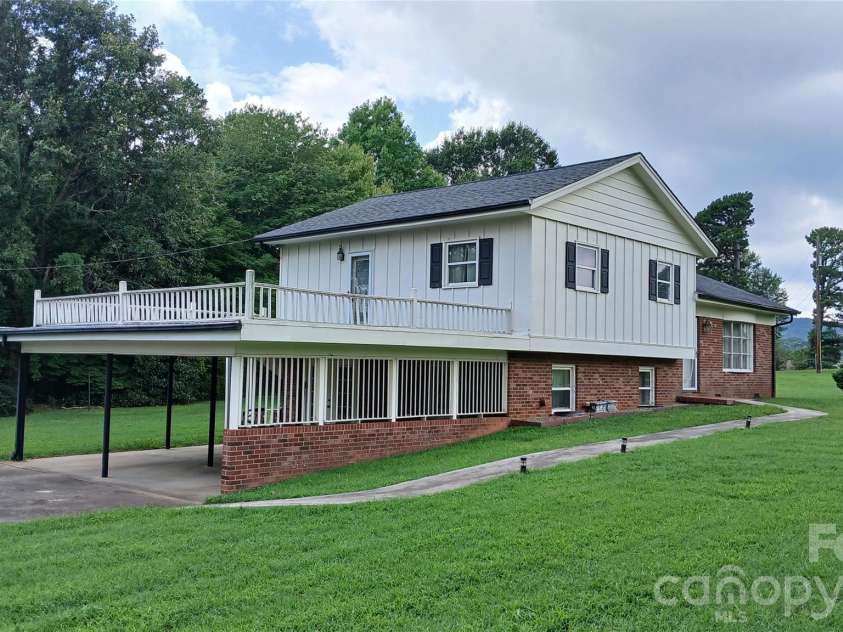 3830 Dowell Street, Hickory, NC 28602.  MLS# CAR4413206, YatesRealty ID 43585. 