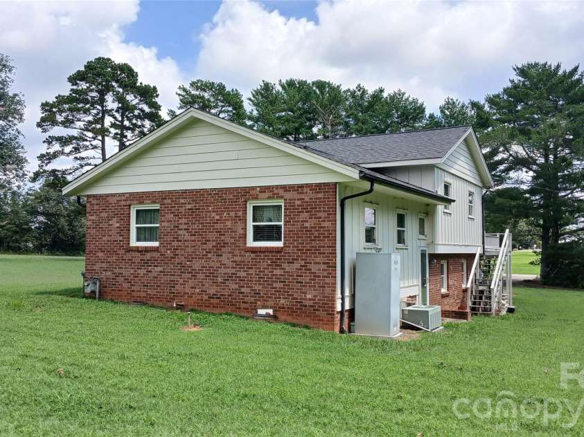 3830 Dowell Street, Hickory, NC 28602.  MLS# CAR4413206, YatesRealty ID 43585. 
