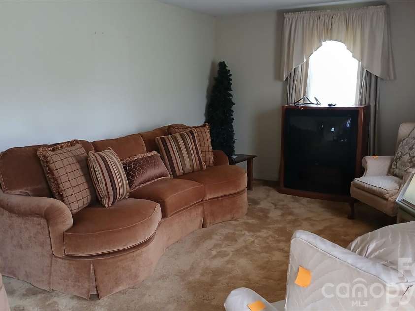 3830 Dowell Street, Hickory, NC 28602.  MLS# CAR4413206, YatesRealty ID 43585. 