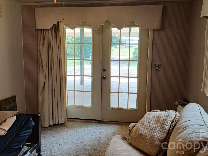 3830 Dowell Street, Hickory, NC 28602.  MLS# CAR4413206, YatesRealty ID 43585. 