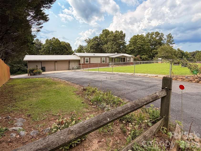 1898 Henry Smith Street, Hickory, NC 28601.  MLS# CAR4413807, YatesRealty ID 43587. 