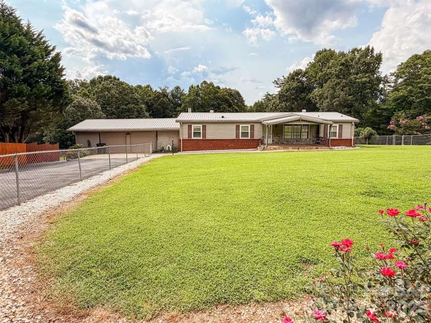 1898 Henry Smith Street, Hickory, NC 28601.  MLS# CAR4413807, YatesRealty ID 43587. 