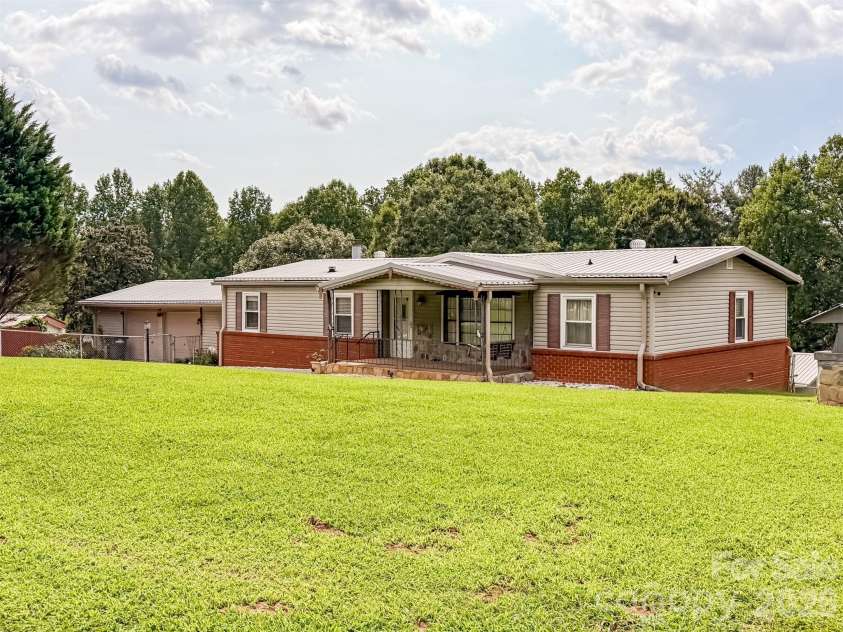 1898 Henry Smith Street, Hickory, NC 28601.  MLS# CAR4413807, YatesRealty ID 43587. 