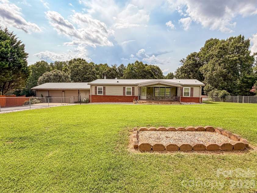 1898 Henry Smith Street, Hickory, NC 28601.  MLS# CAR4413807, YatesRealty ID 43587. 