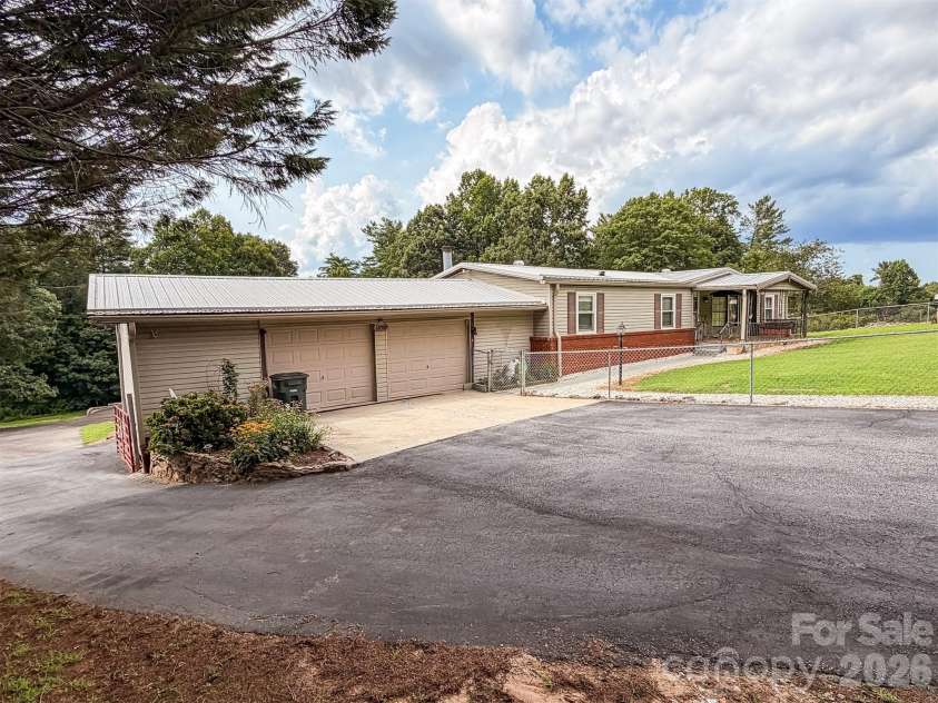 1898 Henry Smith Street, Hickory, NC 28601.  MLS# CAR4413807, YatesRealty ID 43587. 