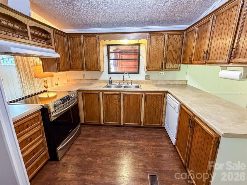 1898 Henry Smith Street, Hickory, NC 28601.  MLS# CAR4413807, YatesRealty ID 43587. 