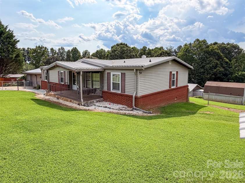1898 Henry Smith Street, Hickory, NC 28601.  MLS# CAR4413807, YatesRealty ID 43587. 