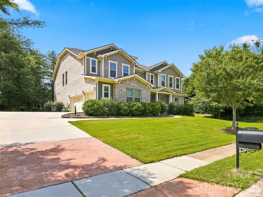 16131 Alsace Drive, Charlotte, NC 28278.  MLS# CAR4413788, YatesRealty ID 43589. 