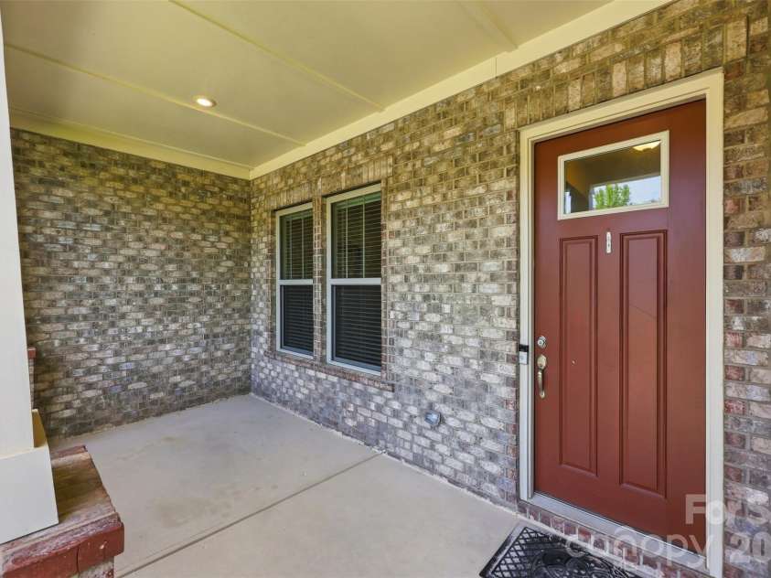 16131 Alsace Drive, Charlotte, NC 28278.  MLS# CAR4413788, YatesRealty ID 43589. 