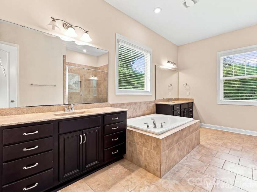 16131 Alsace Drive, Charlotte, NC 28278.  MLS# CAR4413788, YatesRealty ID 43589. 