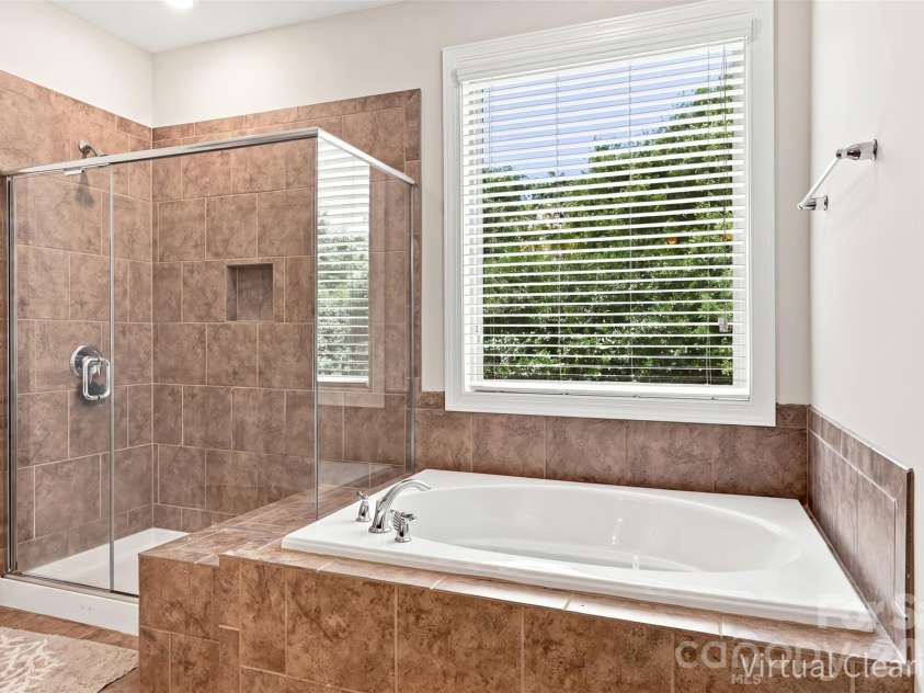 16131 Alsace Drive, Charlotte, NC 28278.  MLS# CAR4413788, YatesRealty ID 43589. 