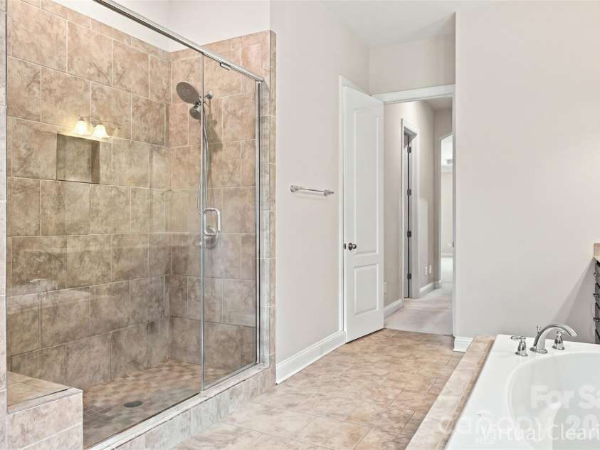 16131 Alsace Drive, Charlotte, NC 28278.  MLS# CAR4413788, YatesRealty ID 43589. 