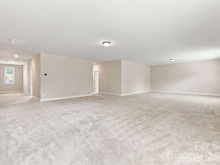 16131 Alsace Drive, Charlotte, NC 28278.  MLS# CAR4413788, YatesRealty ID 43589. 