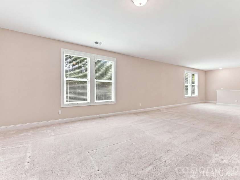16131 Alsace Drive, Charlotte, NC 28278.  MLS# CAR4413788, YatesRealty ID 43589. 