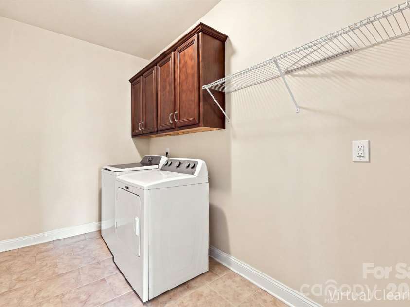 16131 Alsace Drive, Charlotte, NC 28278.  MLS# CAR4413788, YatesRealty ID 43589. 