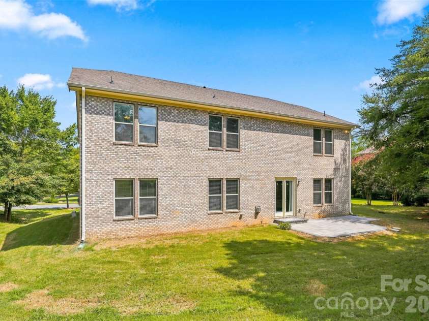 16131 Alsace Drive, Charlotte, NC 28278.  MLS# CAR4413788, YatesRealty ID 43589. 
