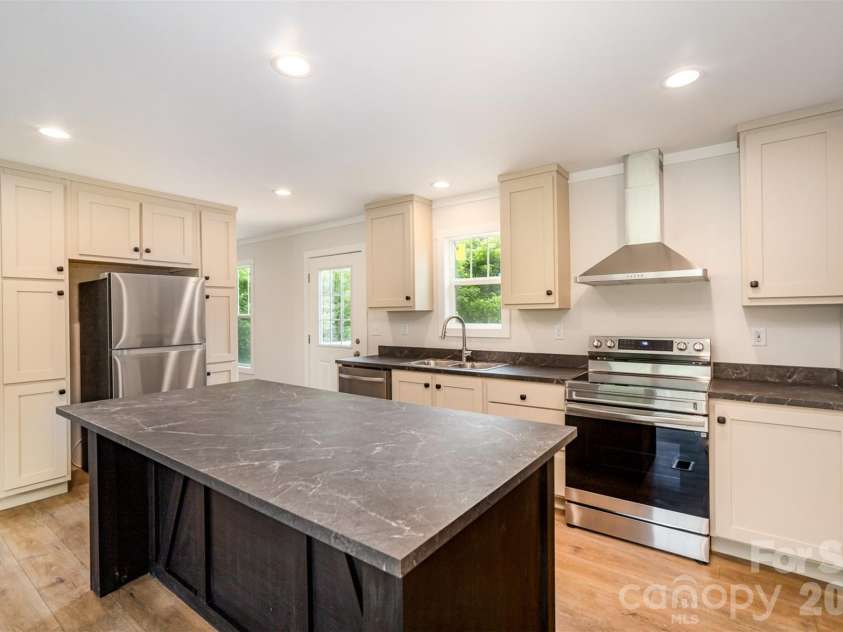 110 Ashland Court, Shelby, NC 28150.  MLS# CAR4266609, YatesRealty ID 4359. 