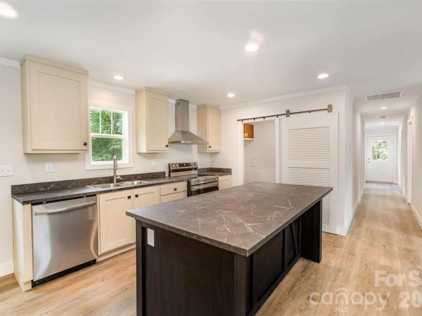 110 Ashland Court, Shelby, NC 28150.  MLS# CAR4266609, YatesRealty ID 4359. 