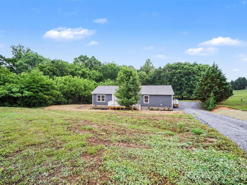 110 Ashland Court, Shelby, NC 28150.  MLS# CAR4266609, YatesRealty ID 4359. 