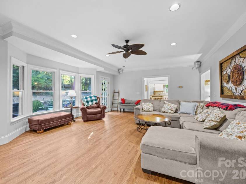 5 Silverstone Drive, Asheville, NC 28805.  MLS# CAR4303811, YatesRealty ID 4359. 