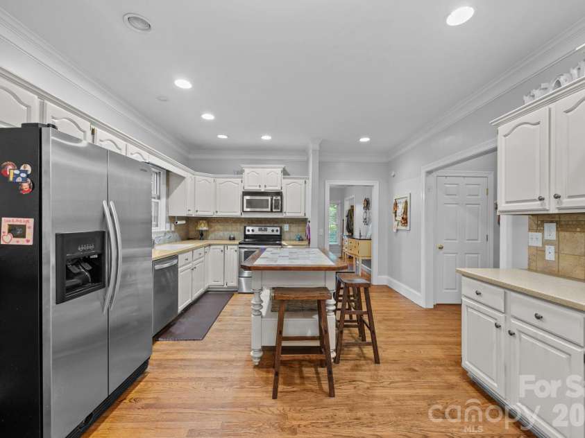 5 Silverstone Drive, Asheville, NC 28805.  MLS# CAR4303811, YatesRealty ID 4359. 