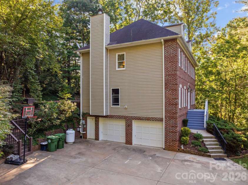 5 Silverstone Drive, Asheville, NC 28805.  MLS# CAR4303811, YatesRealty ID 4359. 