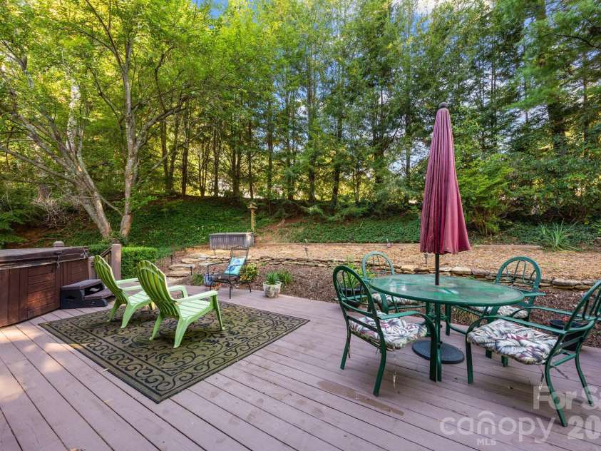 5 Silverstone Drive, Asheville, NC 28805.  MLS# CAR4303811, YatesRealty ID 4359. 