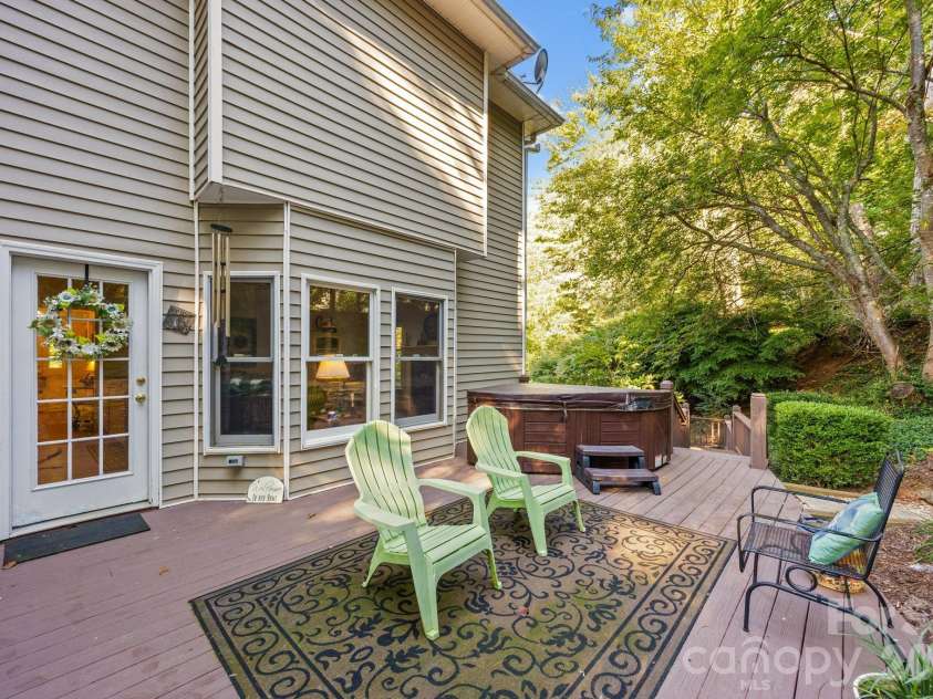 5 Silverstone Drive, Asheville, NC 28805.  MLS# CAR4303811, YatesRealty ID 4359. 