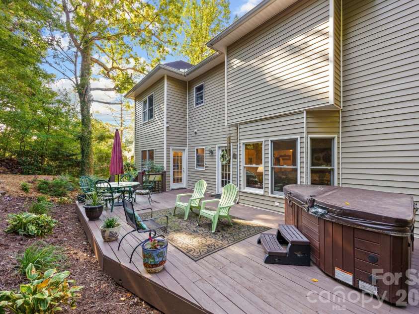 5 Silverstone Drive, Asheville, NC 28805.  MLS# CAR4303811, YatesRealty ID 4359. 