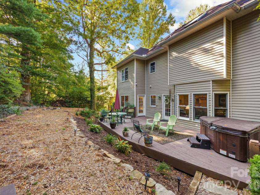 5 Silverstone Drive, Asheville, NC 28805.  MLS# CAR4303811, YatesRealty ID 4359. 