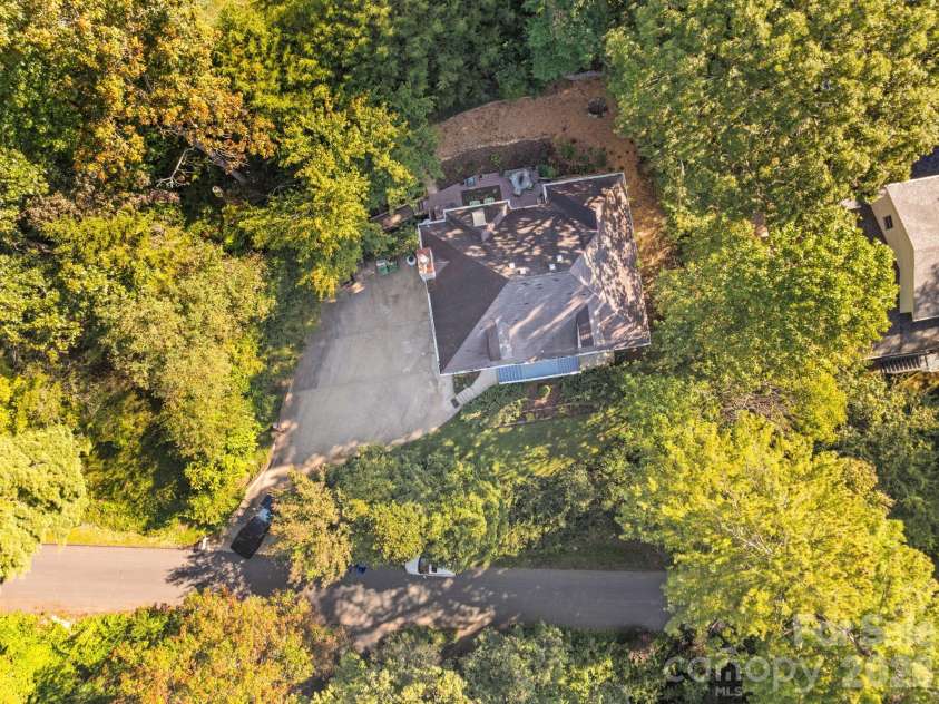 5 Silverstone Drive, Asheville, NC 28805.  MLS# CAR4303811, YatesRealty ID 4359. 