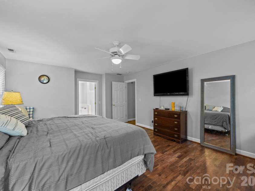 5 Silverstone Drive, Asheville, NC 28805.  MLS# CAR4303811, YatesRealty ID 4359. Primary Suite