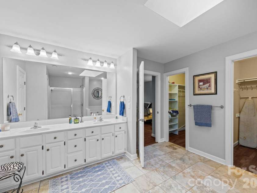 5 Silverstone Drive, Asheville, NC 28805.  MLS# CAR4303811, YatesRealty ID 4359. Primary Suite