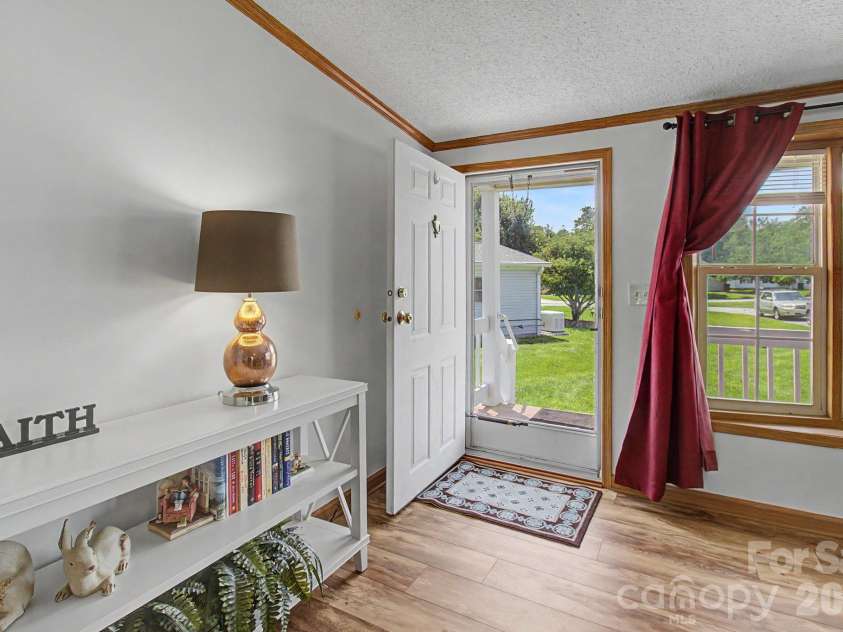 204 Red Birch Court, Hendersonville, NC 28739.  MLS# CAR4412477, YatesRealty ID 43591. 