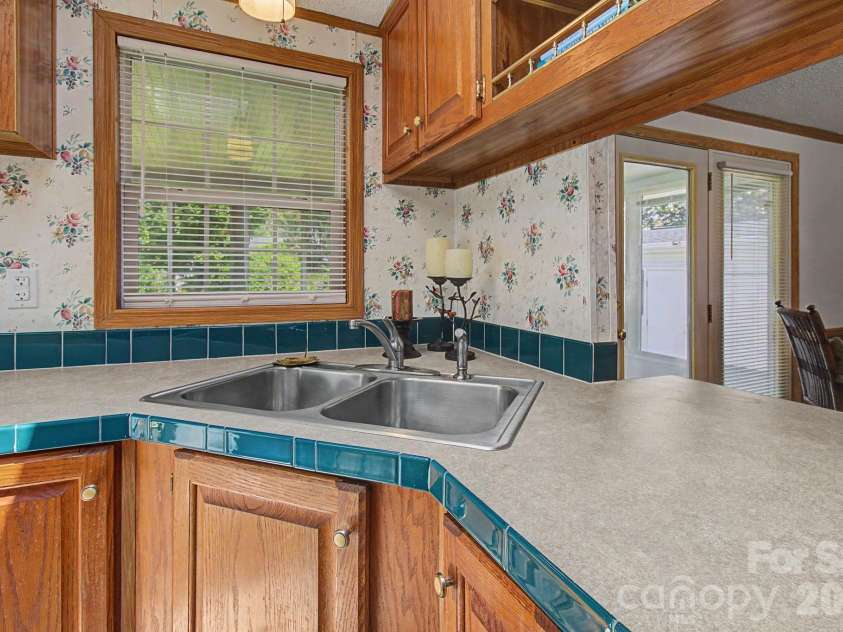 204 Red Birch Court, Hendersonville, NC 28739.  MLS# CAR4412477, YatesRealty ID 43591. 