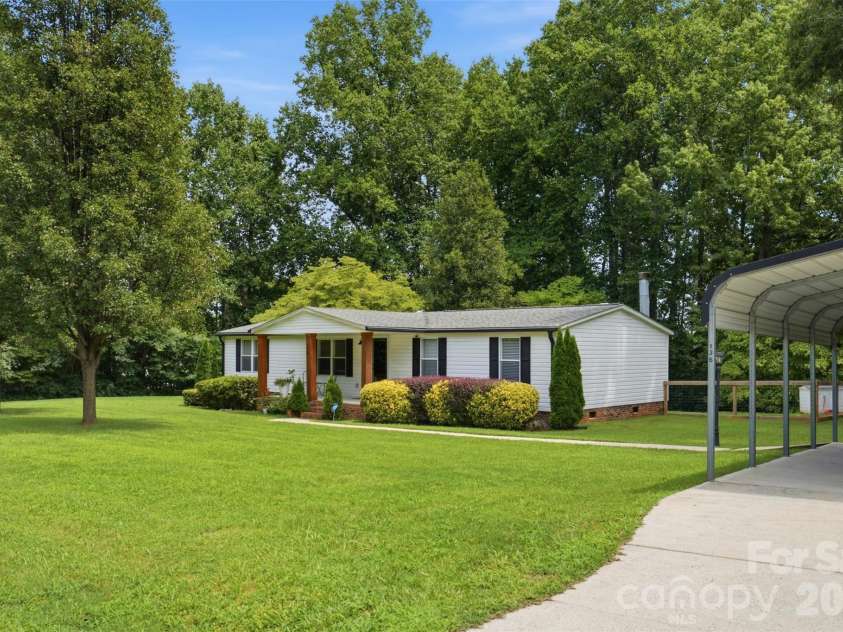 136 Mott Road, Mooresville, NC 28115.  MLS# CAR4413127, YatesRealty ID 43592. 