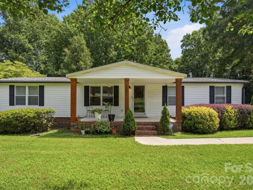 136 Mott Road, Mooresville, NC 28115.  MLS# CAR4413127, YatesRealty ID 43592. 