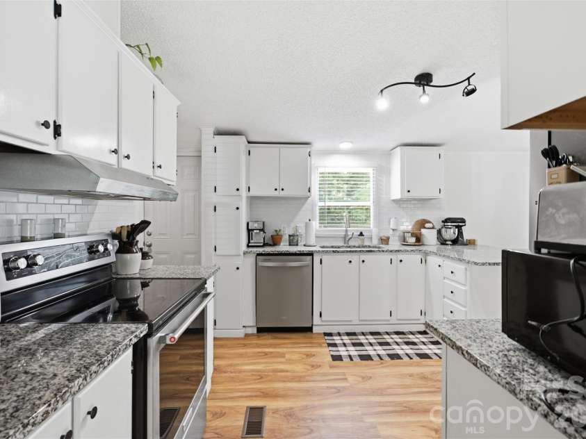 136 Mott Road, Mooresville, NC 28115.  MLS# CAR4413127, YatesRealty ID 43592. 