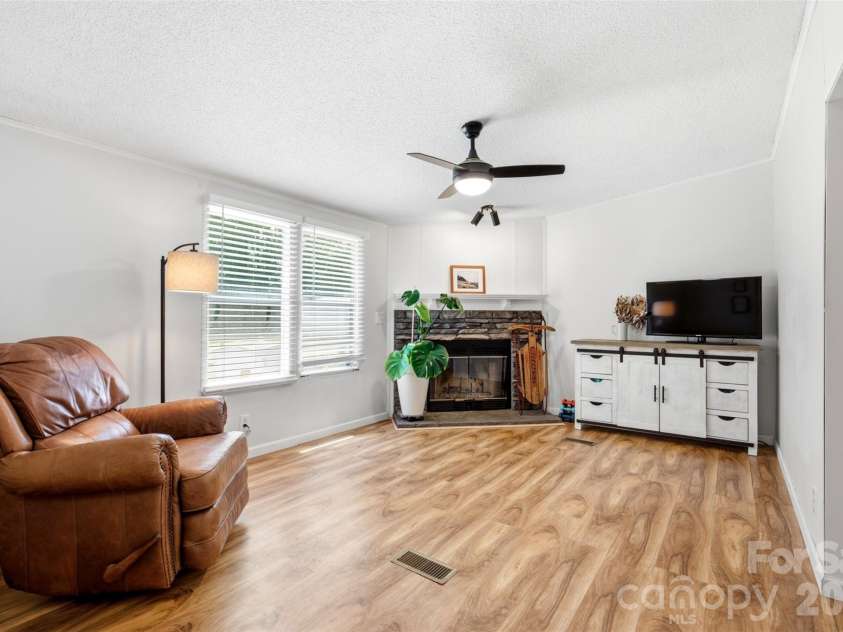136 Mott Road, Mooresville, NC 28115.  MLS# CAR4413127, YatesRealty ID 43592. 
