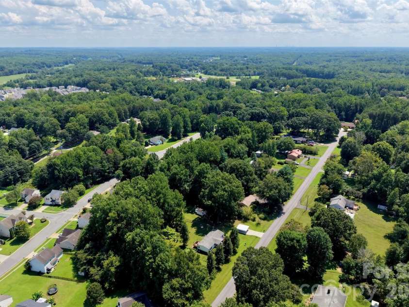 136 Mott Road, Mooresville, NC 28115.  MLS# CAR4413127, YatesRealty ID 43592. 