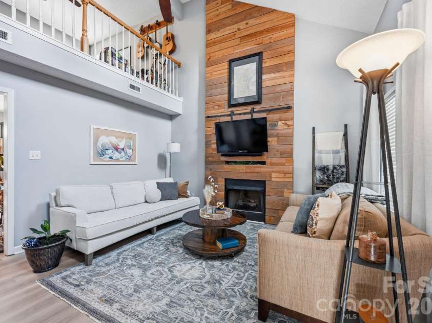 5740 Shining Oak Lane, Charlotte, NC 28269.  MLS# CAR4412369, YatesRealty ID 43594. 