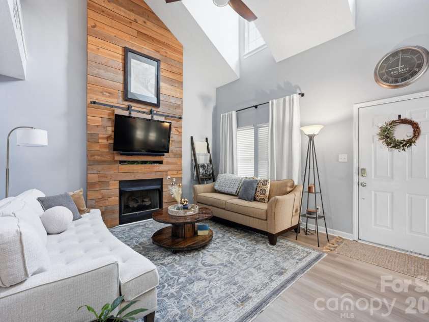 5740 Shining Oak Lane, Charlotte, NC 28269.  MLS# CAR4412369, YatesRealty ID 43594. 