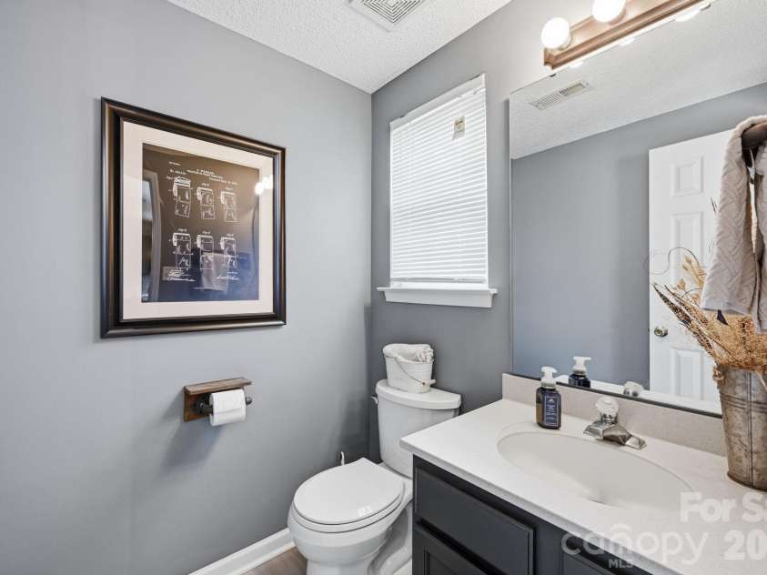 5740 Shining Oak Lane, Charlotte, NC 28269.  MLS# CAR4412369, YatesRealty ID 43594. 