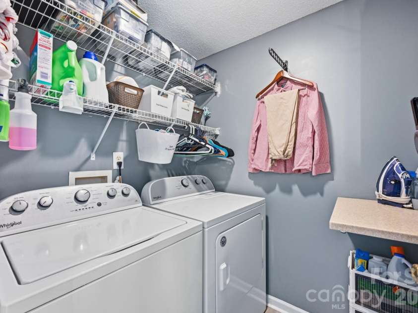 5740 Shining Oak Lane, Charlotte, NC 28269.  MLS# CAR4412369, YatesRealty ID 43594. 