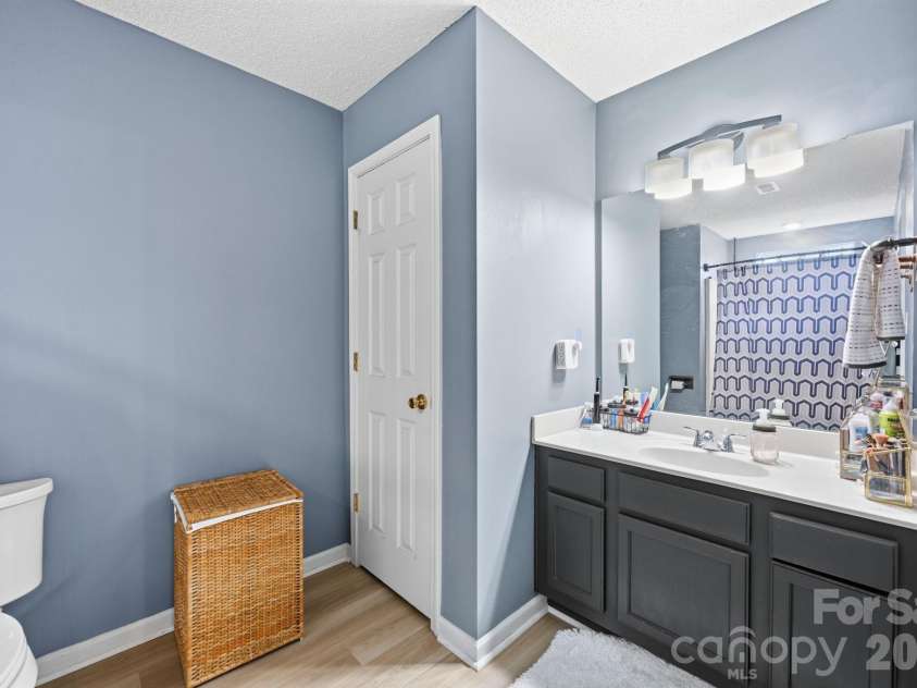 5740 Shining Oak Lane, Charlotte, NC 28269.  MLS# CAR4412369, YatesRealty ID 43594. 