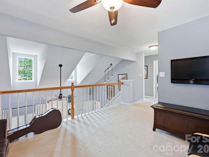 5740 Shining Oak Lane, Charlotte, NC 28269.  MLS# CAR4412369, YatesRealty ID 43594. 