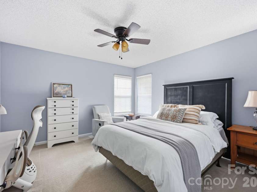 5740 Shining Oak Lane, Charlotte, NC 28269.  MLS# CAR4412369, YatesRealty ID 43594. 