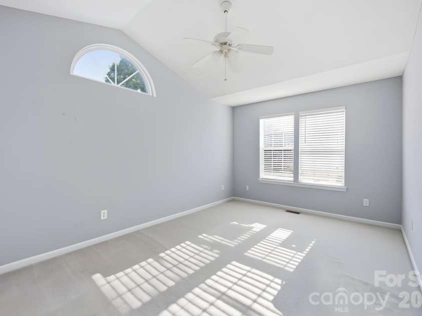 5740 Shining Oak Lane, Charlotte, NC 28269.  MLS# CAR4412369, YatesRealty ID 43594. 