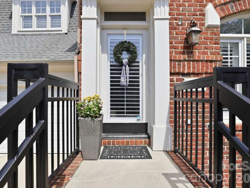 3310 Stettler View Road, Charlotte, NC 28210.  MLS# CAR4412396, YatesRealty ID 43596. 